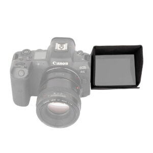 SmallRig-3673-2 50 mm:n objektiivilla varustettu Canon EOS R5 -kameravalaisin näkyy valkoisella pohjalla SmallRig 3673 Sunhood for Canon EOS R3/R5/R5C -neliönmuotoisen, läpinäkyvällä keskellä varustetun kameran lisävarusteen vieressä.