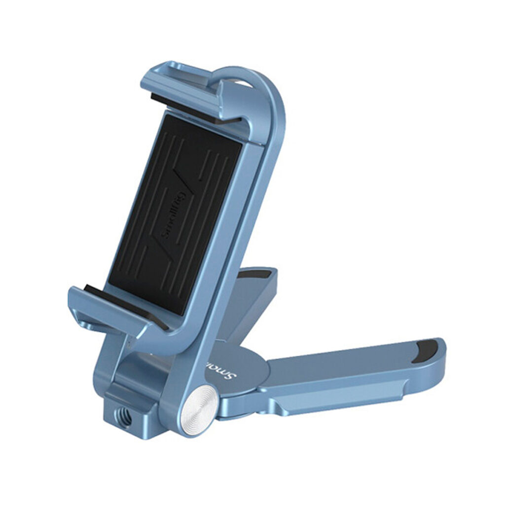 SmallRig-3728 SmallRig 3728 Universal Smartphone Holder Blue -älypuhelintelineessä on musta kahva ja kokoontaitettava pohja, joka pitää puhelimen pystyssä säädettävässä asennossa.