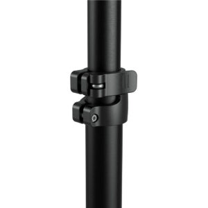SmallRig-3736-3 Lähikuva mustasta metallisesta säädettävästä kiinnittimestä, jossa on pikavipu ja joka kiinnittää kaksi lieriömäistä napaa SmallRig 3736 RA-S280 Light Stand Air Cushioned -valotelineeseen.