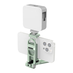 SmallRig-3745-3 SmallRig 3745 Universal Smartphone Holder Green kiinnittää älypuhelimen ja sen yläpuolelle on asennettu kompakti neliönmuotoinen LED-valo - täydellinen valokuvausta tai videokuvausta varten.