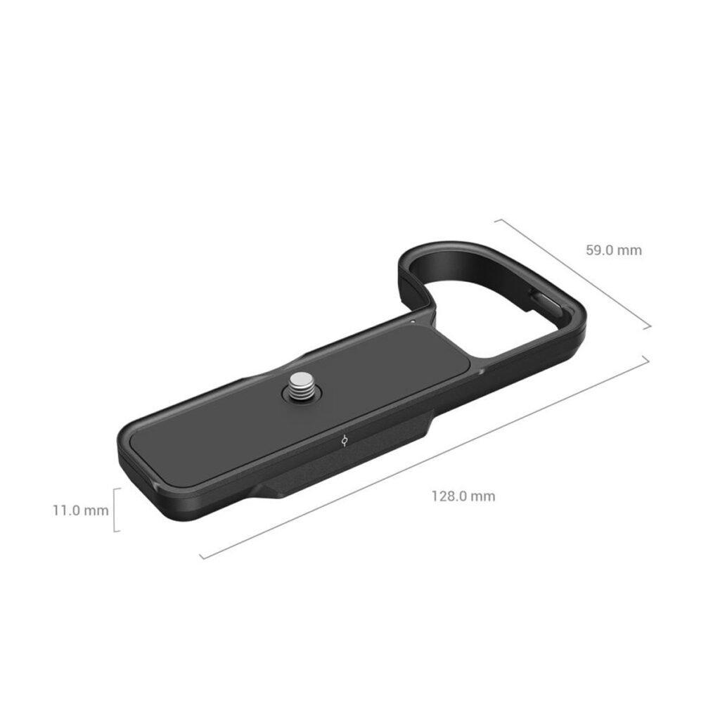 SmallRig-3857-2 SmallRig 3857 Baseplate for Nikon Z30 on musta kameran kiinnityslevy, jossa on kahva ja jonka mitat ovat 128 mm × 59 mm × 11 mm. Siinä on keskeinen metalliruuvi kiinnitystä varten ja merkittyjä mittalinjoja.