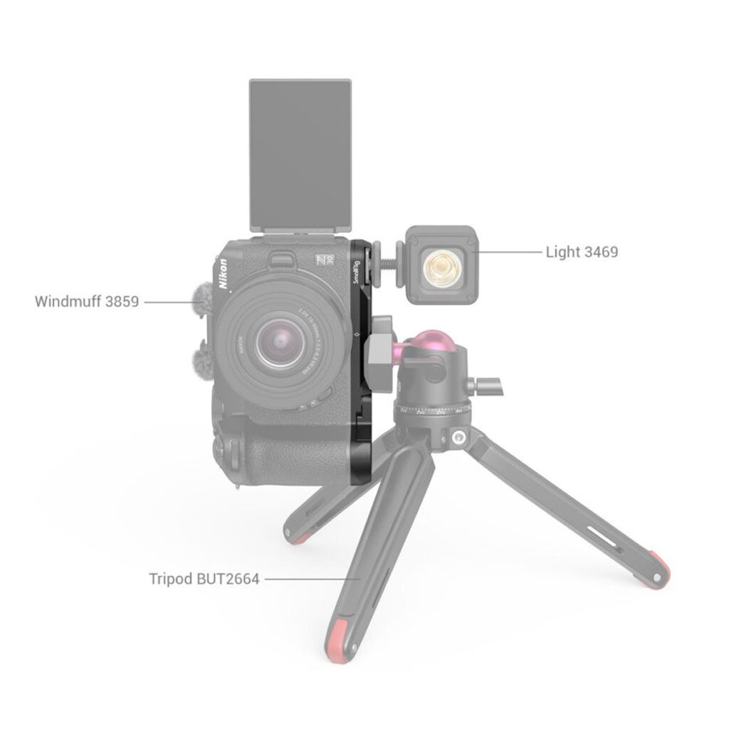 SmallRig-3857-5 SmallRig 3857 Baseplate for Nikon Z30 -alustaan mahtuu kamera-asetelma, jonka päällä on tuulimuffi (3859), sivulle asennettu pieni valaisin (3469) ja jalusta (BUT2664), joka tukee sitä alhaalta.