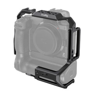 SmallRig-3866 SmallRig 3866 Camera Cage for Nikon Z6II/Z7II with MB-N11 Battery Grip -kuvauskahva esitetään asennettuna puoliksi läpinäkyvään kameraan, jolloin häkin muotoilu ja useat lisävarusteiden kiinnityspisteet näkyvät selvästi.