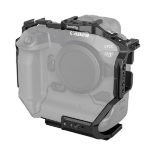 SmallRig-3884 Canon EOS R3 -kamerassa on musta SmallRig 3884 Cage, jossa on useita lisävarusteiden kiinnityspisteitä; kamera näkyy osittain läpinäkyvänä häkin muotoilun ja istuvuuden esittelemiseksi.