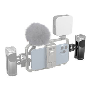 SmallRig-3894-4 SmallRig 3894 Side Handle for Smartphone kiinnittyy metalliseen videorigiin ja tarjoaa tukevat kaksi sivukahvaa liikkuvaa videokuvausta tai vloggausta varten, ja se tukee lisävarusteita, kuten mikrofonia ja LED-valoa.