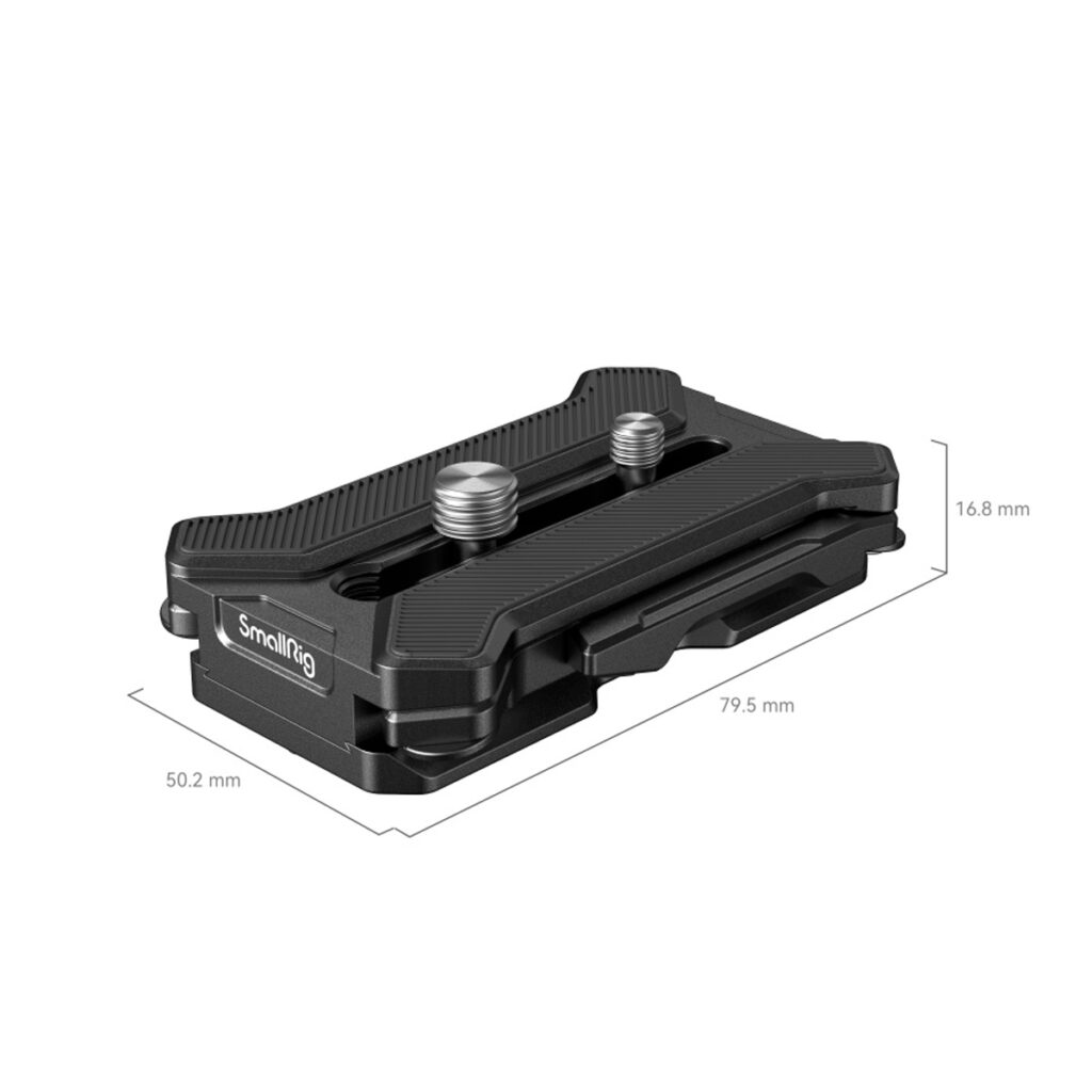 SmallRig-3913-3 SmallRig 3913 Arca Type Multifunctional Quick Release Plate on musta, sen mitat ovat 79,5 x 50,2 x 16,8 mm, ja se sisältää kaksi kiinnitysruuvia, kuvioidut kahvat ja tuotemerkin logon.