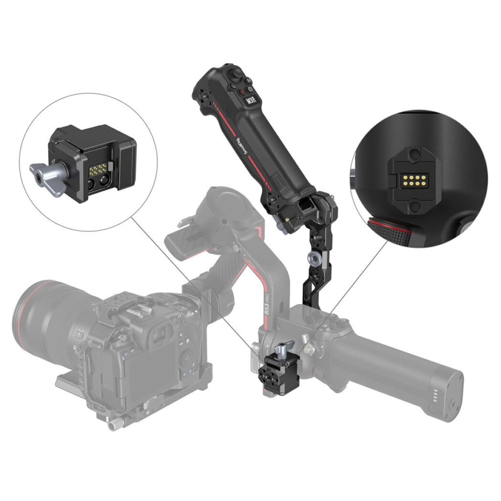 SmallRig-3919-4 Digitaalinen kuva SmallRig 3919 Sling Handgrip with Wireless Control for DJI RS Series -laitteesta näyttää kameran asennettuna, ja siinä on korostettu stabilisaattorin varren ja lisävarustekiinnikkeen liitäntäkohdat ja elektroniset kontaktit.