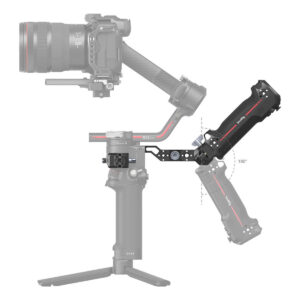 SmallRig-3919-5 SmallRig 3919 Sling Handgrip with Wireless Control for DJI RS Series on esitetty asennettuna gimbaaliin, ja sen jatkovarren 180 asteen säädettävä kierto on esitetty osittain läpinäkyvässä kuvassa.