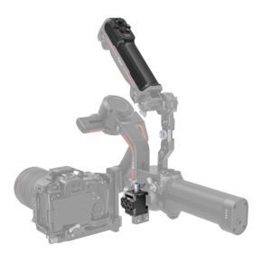 SmallRig-3920-1 Close-up of a camera rig with the SmallRig 3920 Wireless Controller for DJI RS Series in full colour; the controller, grip and focus control are highlighted, while the rest of the rig is grey and faded.