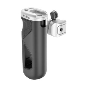 SmallRig-3922-1 SmallRig 3922:n kokoontaitettava sivukahva, mustaa ja hopeaa, ergonomiset ääriviivat ja kuvioitu kahva, sisältää kiinnityskannattimen ja näkyy valkoisella pohjalla.