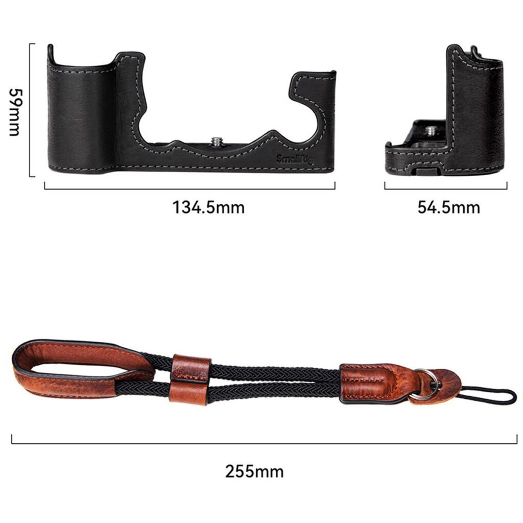 SmallRig-3927-3 SmallRig 3927 Half Case & Wrist Strap Fujifilm X-T5:lle sisältää mustaa nahkaa ruskeilla tikkauksilla, kuvassa edestä ja sivulta mitat, ja sisältää mustan ja ruskean nahkarannehihnan, joka näkyy alla merkityn pituuden kanssa.