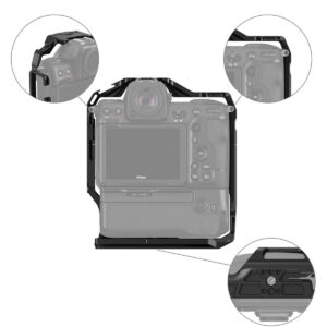SmallRig-3982-3 SmallRig 3982 Cage for Nikon Z8 with MB-N12 Battery Grip on asennettu Nikonin DSLR-kameraan takaa katsottuna. Kolme zoomattua ympyrää korostavat häkin ainutlaatuisia ominaisuuksia kameran vasemmassa yläkulmassa, oikeassa yläkulmassa ja oikeassa alakulmassa.