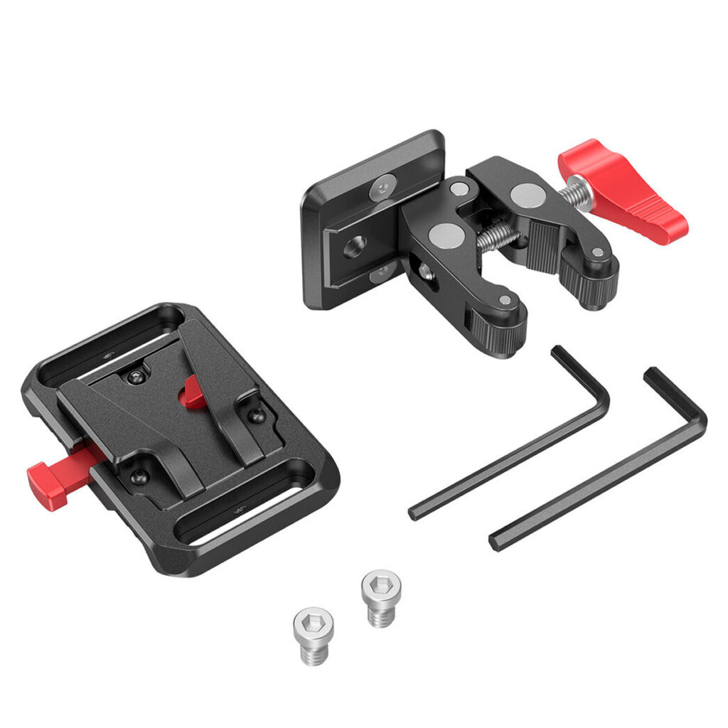 SmallRig-3989-4 SmallRig 2989 Battery Plate Mini V-Mount with Crab Clamp, jossa on pikakiinnityslevy, kaksi kuusiokoloavainta ja kaksi ruuvia, näkyy valkoisella pohjalla mustalla ja punaisella.