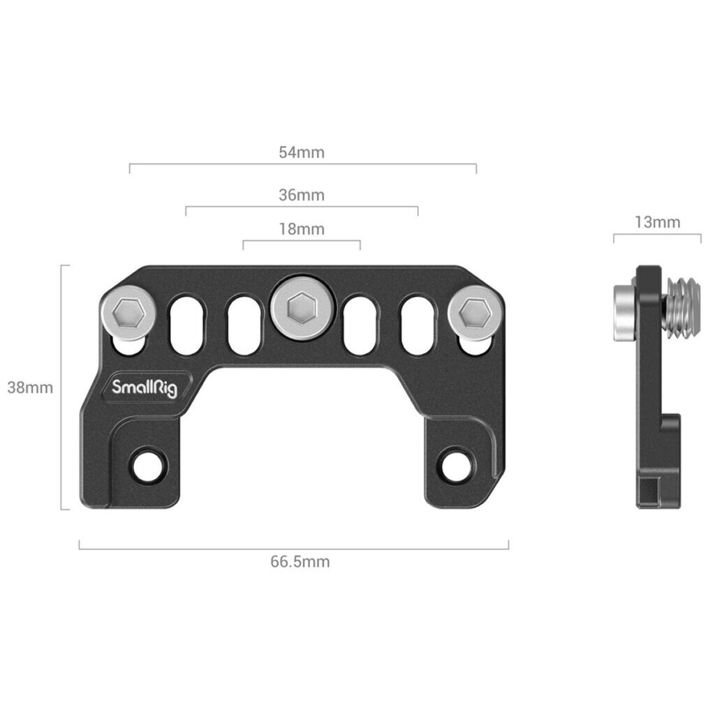SmallRig-4019-2 SmallRig 4019 Adapter Plate for Sony FX3 XLR Handle on musta metallinen lisävaruste, jossa on useita reikiä, kolme ruuvia ja merkityt mitat: 66,5 mm leveä, 38 mm korkea, 13 mm syvä, sekä reikien etäisyys ja leveysmitat.