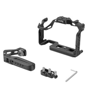 SmallRig-4024-3 SmallRig 4024 Black Mamba Cage Kit for Panasonic Lumix S5 II & S5 IIX on esillä, ja siinä on musta metallinen häkkirunko, sivukahva, kaapelikiinnike ja L-muotoinen kuusiokoloavain valkoisella pohjalla.
