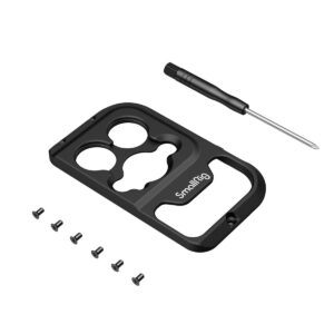 SmallRig 4080 17 mm:n kierteinen objektiivin taustalevy iPhone 14 Pro Cage -malliin, jossa on merkintä "SmallRig", näkyy mustaa metallia, ja sen vieressä on ruuvimeisseli ja kuusi pientä ruuvia valkoisella pohjalla.