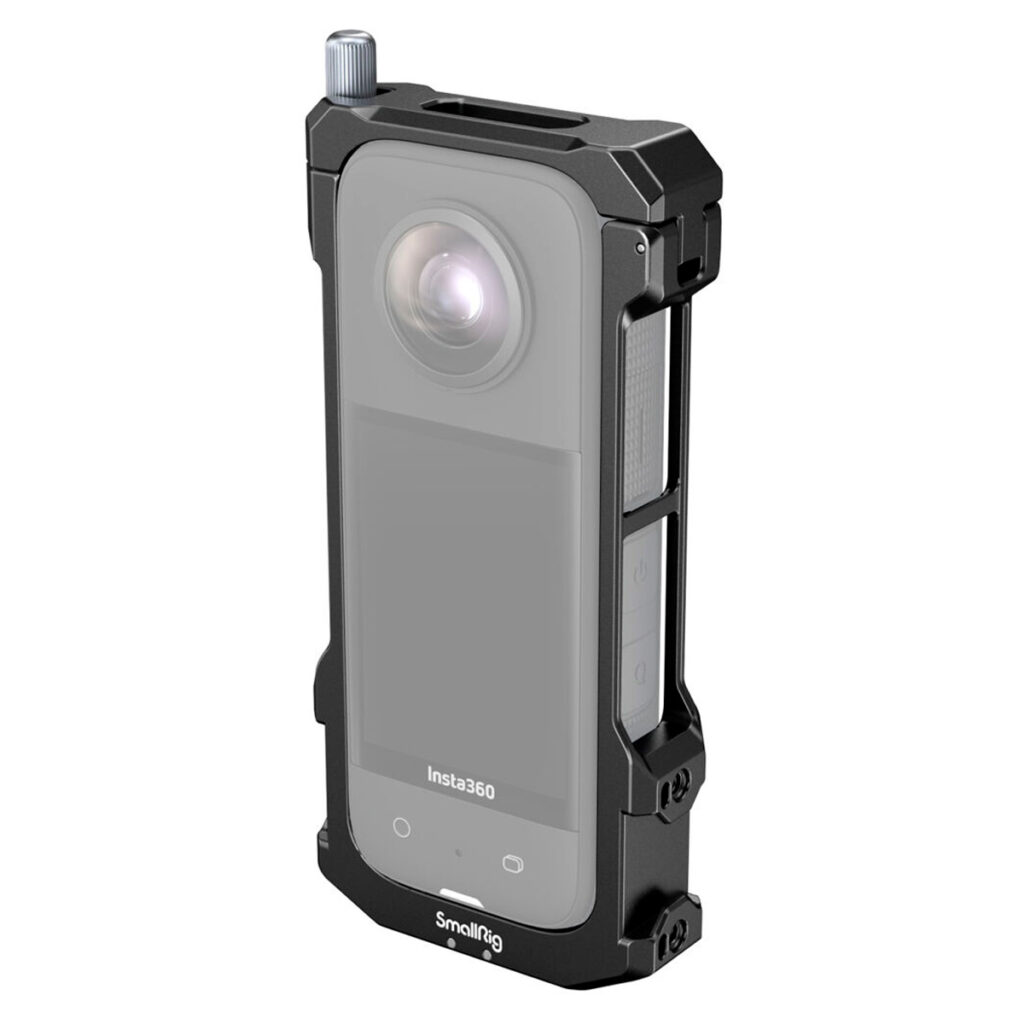 SmallRig-4088 SmallRig 4088 Frame Insta360 X3:lle on musta metallihäkki, joka ympäröi kameran ja tarjoaa suojaa ja kiinnitysmahdollisuuksia sekä tarkat leikkaukset painikkeille ja porteille.