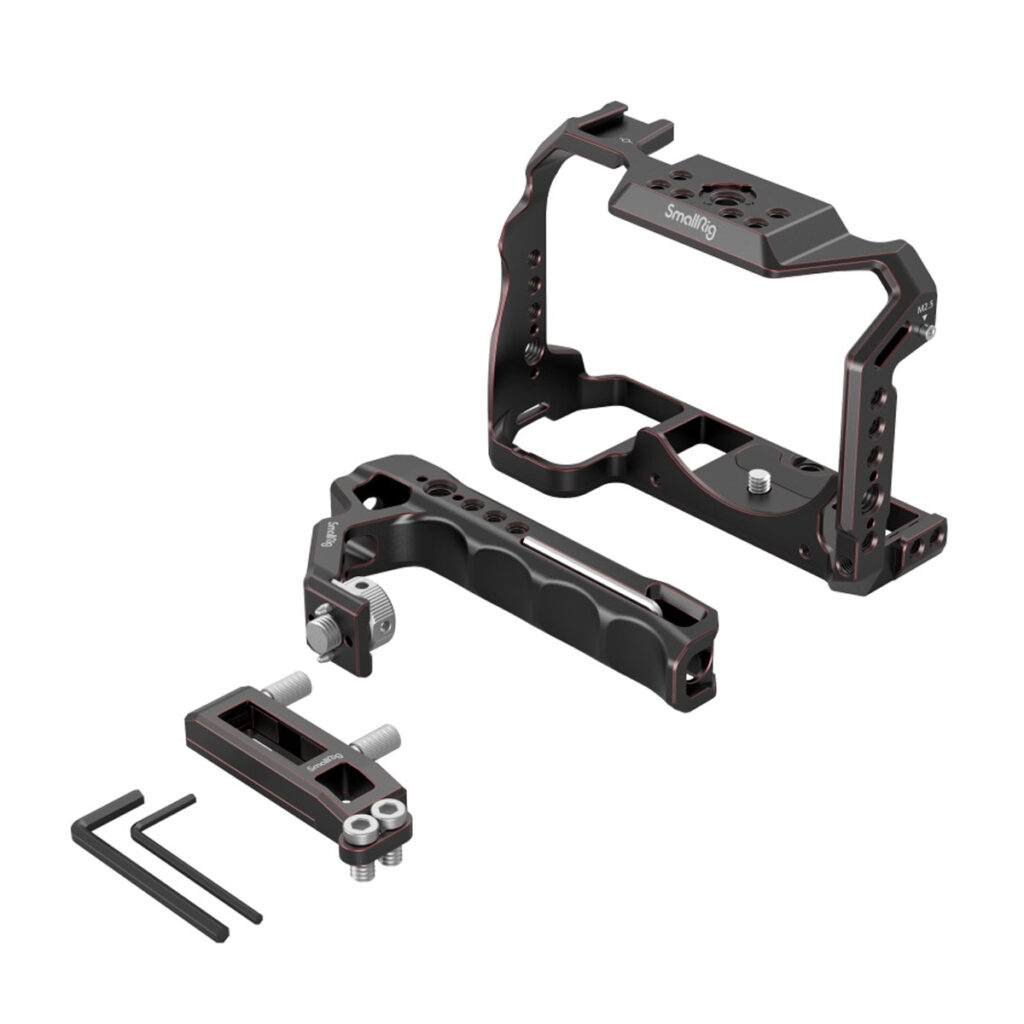SmallRig-4098-3 SmallRig 4098 Handheld Cage Kit for Nikon Z5/Z6/Z7/Z6 II/Z7 II (rajoitettu painos) sisältää metallisen kamerahäkin, kahvan, kiinnitystelineen, ruuvit ja kaksi kuusiokoloavainta - kaikki valkoisella pohjalla.