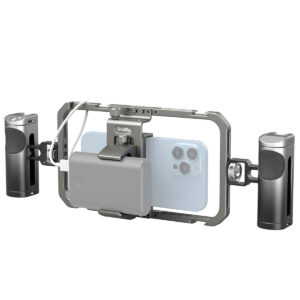 SmallRig-4120-3 SmallRig 4120 All-In-One Video Kit Mobile Pro pitää älypuhelimen vaakatasossa metallisessa telineessä, jossa on kaksi sivukahvaa, taakse asennettu verkkovirtapankki ja liitetyt kaapelit - täydellinen kuvaamiseen tai vloggaamiseen.