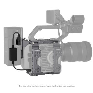SmallRig-4124-5 SmallRig 4124 Cage Kit Sony FX6:lle pitää digitaalisen kameran, objektiivin ja lisävarusteet metallikehyksessä. Kaapeli yhdistää häkissä olevan laitteen ulkoiseen akkuun. Teksti: Sivulevy voidaan asentaa etu- tai taka-asentoon.