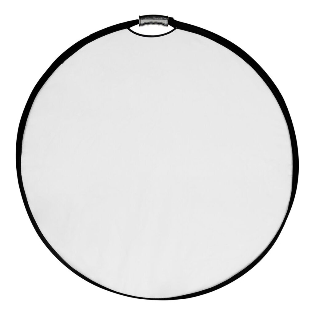 SmallRig-4127-4 SmallRig 4127 Circular Reflector 56cm on kokoontaitettava, pyöreä, 5-in-1-valokuvausheijastin, jossa on valkoinen pinta, musta reuna ja näkyvä kahva, kuvassa valkoista taustaa vasten.