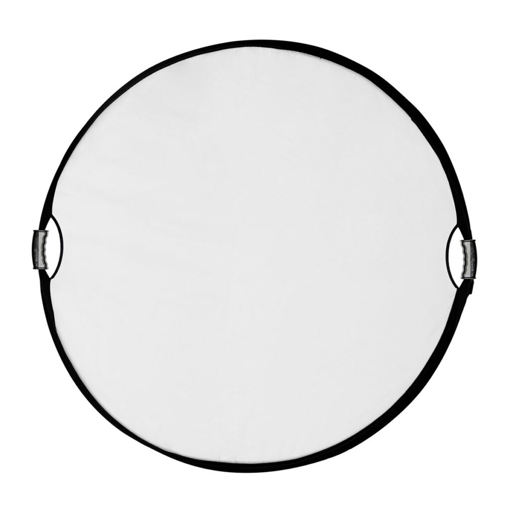 SmallRig-4129-3 SmallRig 4129 Circular Reflector on 80 cm:n kokoontaitettava 5-in-1-heijastin, jossa on mustat reunat ja kaksi kahvaa, kuvassa valkoisella pohjalla.