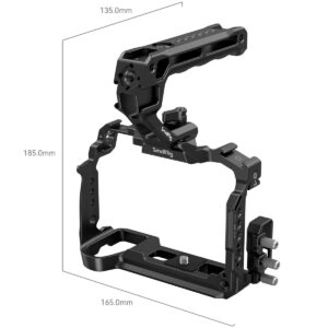 SmallRig-4143-2 SmallRig 4143 Cage Kit for Panasonic Lumix S5 II & S5 IIX on musta metallinen kamerahäkki, jossa on yläkahva, jonka korkeus on 185 mm, leveys 165 mm ja pituus 135 mm. SmallRig-brändi on näkyvissä sivussa.