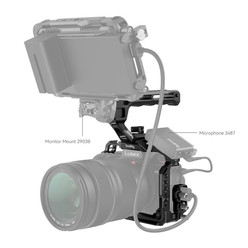 SmallRig-4143-3 SmallRig 4143 Cage Kit for Panasonic Lumix S5 II & S5 IIX -laitteeseen asennettu digitaalikamera on kiinnitetty monitorikiinnikkeellä 2903B, jonka päällä on ulkoinen näyttö ja sivulle kiinnitetty mikrofoni 3487.