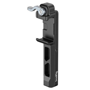SmallRig-4196 SmallRig 4196 Extended Vertical Support for DJI RS3 Mini on musta metallinen kameran lisävaruste, jossa on vipulukko, kaksi suorakulmaista leikkausta ja SmallRig-logo pohjassa.