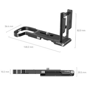 SmallRig-4211-3 SmallRig 4211 Taitettava L-muotoinen kiinnityslevy Canon EOS R8:lle mustaa metallia, merkittyjen mittojen kanssa: Pituus 148,2 mm, leveys 56,4 mm, korkeus 82,0 mm, pohjan paksuus 10,2 mm ja korotetun osan paksuus 20,5 mm. Merkintä näkyvissä.