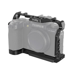 SmallRig-4230 SmallRig 4230 Cage for Fujifilm X-S20, kuvassa mustaa metallia harmaasävyisen X-S20-kameran päällä, tarjoaa lisäsuojaa ja useita kiinnityspisteitä videotarvikkeille.