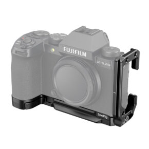 SmallRig-4231 Fujifilm X-S20 -kamera ja objektiivin suojus on asennettu mustaan SmallRig 4231 L-muotoiseen kiinnityslevyyn Fujifilm X-S20:lle, ja se näkyy valkoisella taustalla.