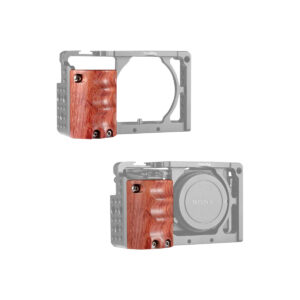 SmallRig_1970_003 Kaksi näkymää SmallRig 1970 Wooden Handgrip for Sony A6500 -kameraan: toisessa näkyy tyhjä metallinen häkki, jossa on puinen kahva, ja toisessa se on asennettu Sony A6500 -kameran rungon ympärille.