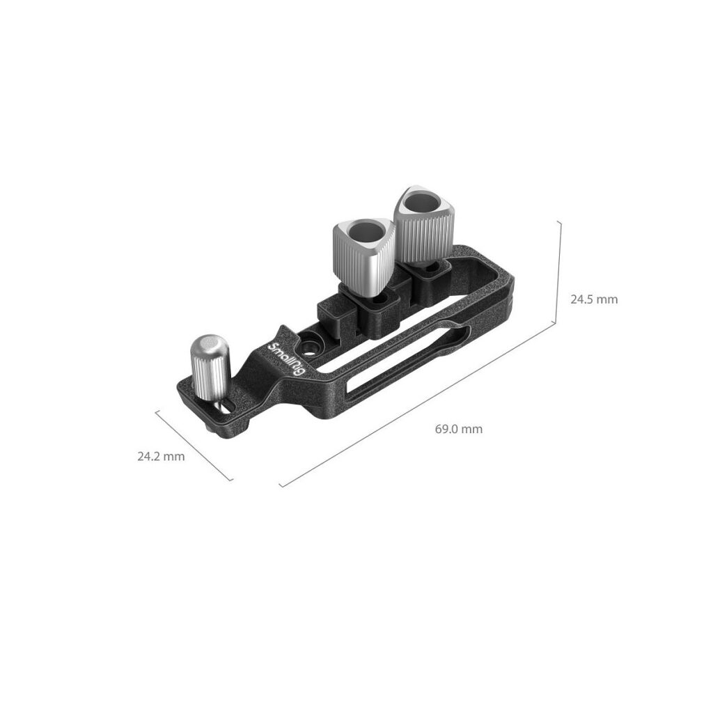 SmallRig_Black_Mamba_cable_clamp_002 Musta ja hopea SmallRig 4272 "Black Mamba" HDMI & USB-C -kaapelikiinnike Canon EOS R5/R6/R5 C/R7/R10 -laitteelle, valmistettu metallista, jossa on kaksi sylinterimäistä nuppia; mitat: 69,0 mm (L) x 24,2 mm (L) x 24,5 mm (K).
