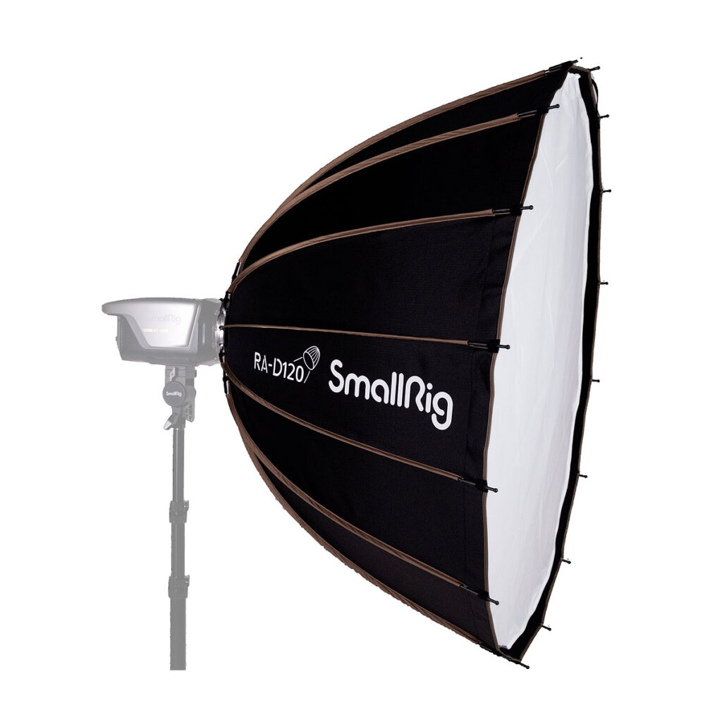 SmallRig_RA-D120_Softbox_4140_001 Suuri, mustavalkoinen SmallRig 4140 RA-D120 Parabolic Softbox on asennettu valotelineeseen, ihanteellinen ammattimaiseen valokuvaukseen tai videokuvaukseen.