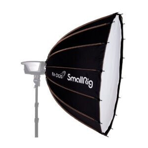 SmallRig_RA-D120_Softbox_4140_001 Suuri, mustavalkoinen SmallRig 4140 RA-D120 Parabolic Softbox on asennettu valotelineeseen, ihanteellinen ammattimaiseen valokuvaukseen tai videokuvaukseen.