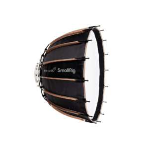 SmallRig_RA-D55_Softbox_3585_003 Sivunäkymä SmallRig 3585 RA-D55 Parabolic Softboxista, musta ja hopea, jossa on heijastava sisäpuoli ja valkoinen diffuusion etupuoli, suunniteltu valokuvaukseen ja videokuvaukseen.