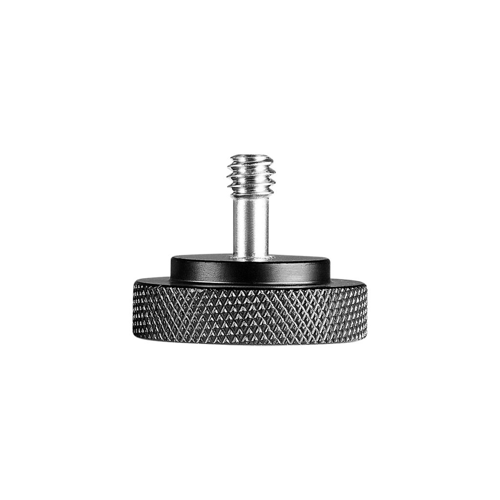 SmallRig_Thumb-Screw_V2_with_1_4_thread_1089_002 Lähikuva SmallRig 1089 Thumb-Screw V2 -ruuvista, jossa on kuvioitu ruudullinen pohja ja 1/4 tuuman kierreakseli, eristettynä valkoisella taustalla.