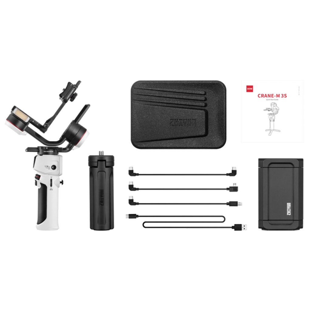 Zhiyun-Crane-M3S-8 Zhiyun Crane M3S Combo näkyy valkoisella pohjalla gimbalin, jalustakahvan, kantolaukun, neljän USB-kaapelin, akku-/latauskotelon ja käyttöohjeen kanssa.