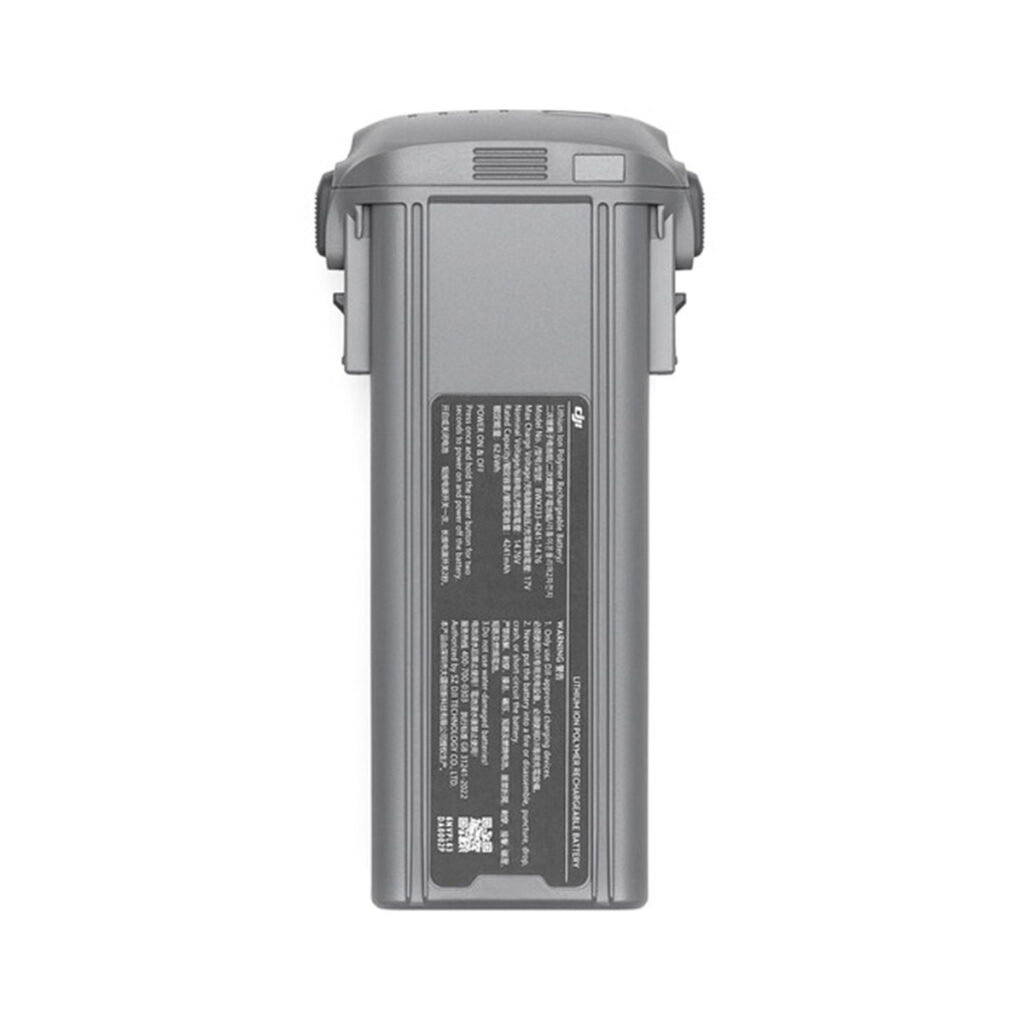 DJI Intelligent Flight Battery for Air 3 4 DJI Intelligent Flight Battery for Air 3 -akku on harmaa, suorakulmainen lennokin akku, jossa on musta etiketti, jossa on valkoinen teksti ja QR-koodi ylhäältäpäin valkoisella pohjalla.