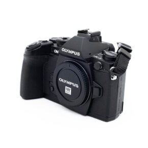 Olympus OM-D E-M1 + HLD-7 (SC 1500) - Käytetty