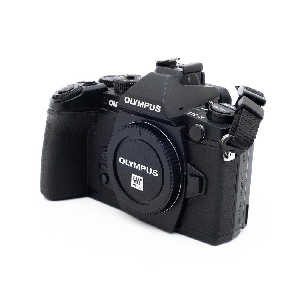 Olympus OM-D EM-1-5 Olympus OM-D E-M1 + HLD-7 (SC 1500) - Käytetty