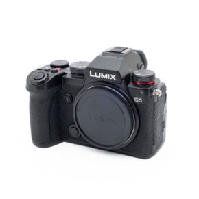 Panasonic Lumix S5-1 Panasonic Lumix DC-S5 (SC 750, Takuu 12kk, Kunto K5) - Käytetty