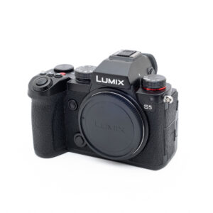 Panasonic Lumix S5-1 Panasonic Lumix DC-S5 (SC 750, Takuu 12kk, Kunto K5) - Käytetty