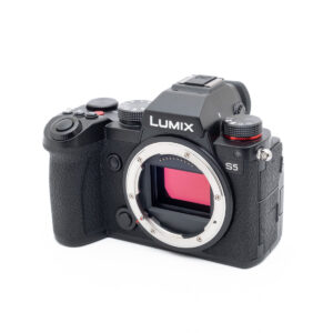 Panasonic Lumix S5-2 Panasonic Lumix DC-S5 (SC 750, Takuu 12kk, Kunto K5) - Käytetty