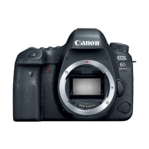 canon_6d_mark_ii_04 Canon EOS 6D Mark II -rungon etukuva ilman objektiivia, jossa korostuvat objektiivin kiinnitys ja säätimet.