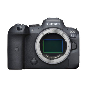 canon_Eos_r6_04 Canon EOS R6 -peilittömän digitaalikameran rungon etukuva, jossa korostuvat objektiivin kiinnitys ja kameran säätimet.