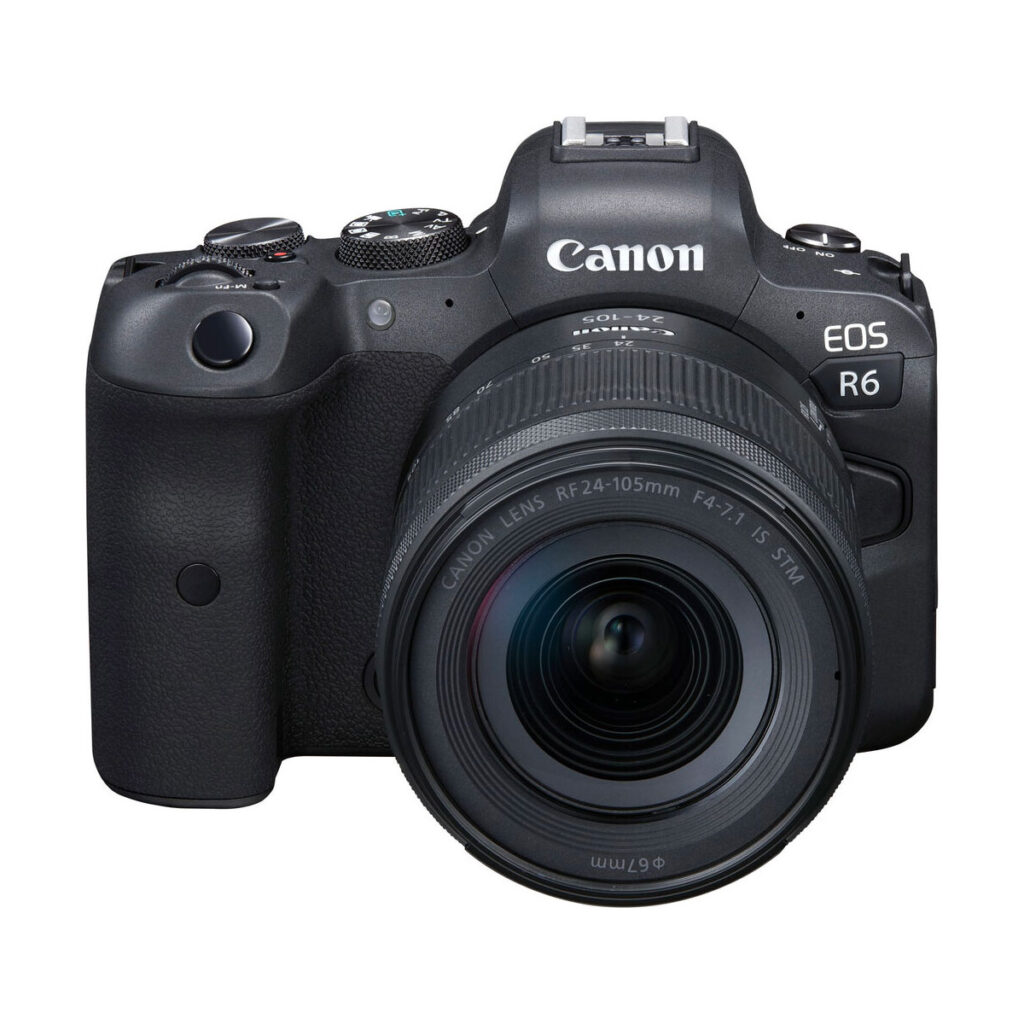 canon_Eos_r6_24_105mm Canon EOS R6 + RF 24-105mm f/4-7.1 IS STM -kameran etunäkymä, jossa korostuvat objektiivi, kahva sekä ohjauspainikkeet ja säätimet.