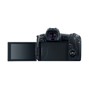 canon_r_01 Canon EOS R -järjestelmäkamera on esitetty takaa LCD-näyttö vasemmalle käännettynä, jolloin näytön yläpuolella on ohjauspainikkeet ja etsin, kaikki valkoista taustaa vasten.