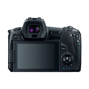 canon_r_02 Canon EOS R -järjestelmäkameran takanäkymä, jossa on LCD-näyttö, etsin ja useita ohjauspainikkeita. Mustassa kameran rungossa on oikealla puolella kuvioitu kahva turvallista käsittelyä varten.